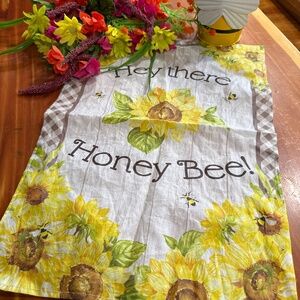 Honey bee outside floral decor lot of 3